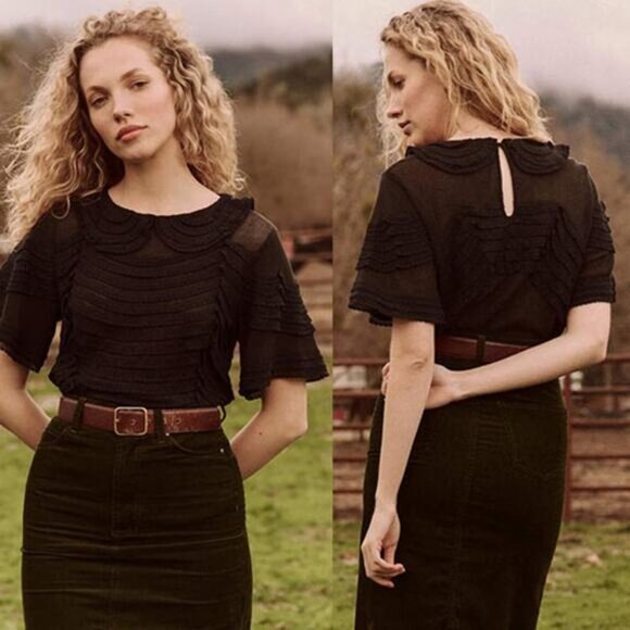 THE GREAT. Tops - NEW The Great Rosebud Scalloped Lace Cropped Short Sleeve Top Black